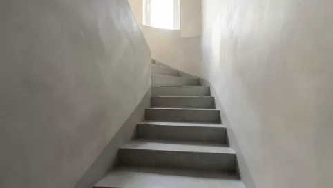 mikrocement schody wewnętrzne