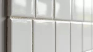 Wykończenie płytek przy ścianie